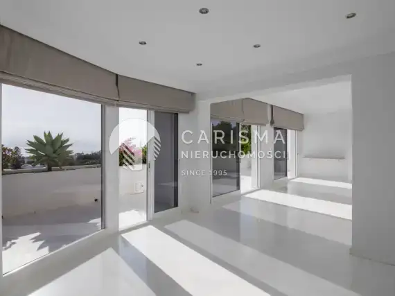 (8) Odremontowany duplex z widokiem na morze w Marbella