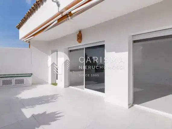 (20) Odremontowany duplex z widokiem na morze w Marbella