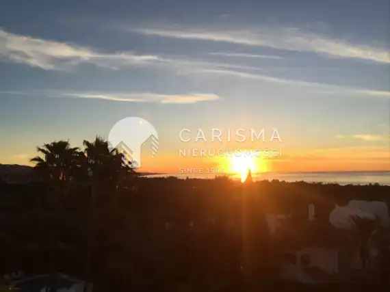(26) Odremontowany duplex z widokiem na morze w Marbella