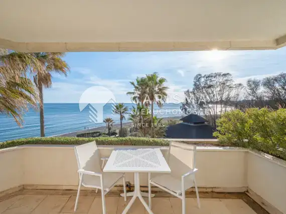 (66) Luksusowy i obszerny apartament w pierwszej linii brzegowej, Estepona, Costa del Sol