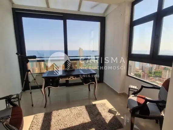 (16) Dwupoziomowy penthouse z widokiem na morze w Benidorm