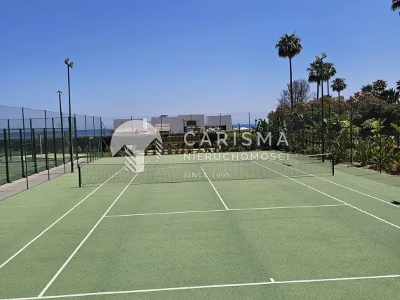 (24) Luksusowy apartament przy plaży gotowy do zamieszkania, Estepona