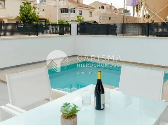 (100) Nowoczesny, ostatni w osiedlu dom na sprzedaż w Torrevieja, Costa Blanca