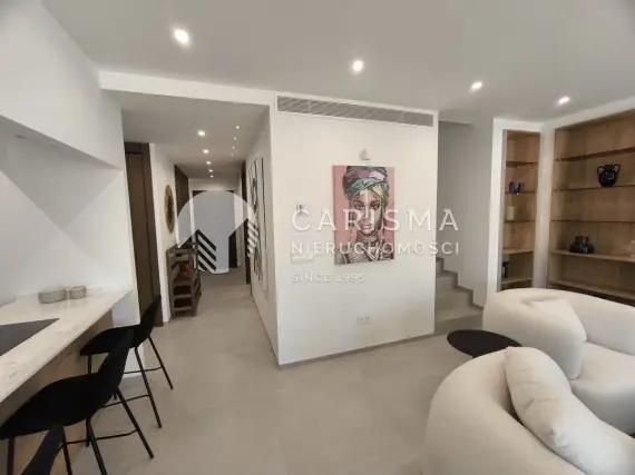 Luksusowy dwupoziomowy penthouse blisko pól golfowych z widokiem na góry 2