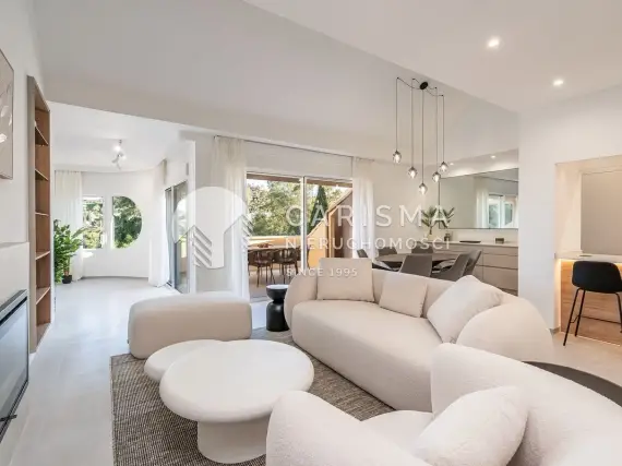 Luksusowy dwupoziomowy penthouse blisko pól golfowych z widokiem na góry 1