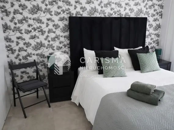 (13) Luksusowy dwupoziomowy penthouse z widokiem na morze