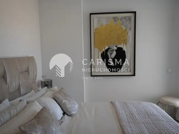 (14) Luksusowy dwupoziomowy penthouse z widokiem na morze