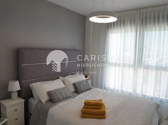 (18) Luksusowy dwupoziomowy penthouse z widokiem na morze