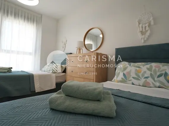 (20) Luksusowy dwupoziomowy penthouse z widokiem na morze