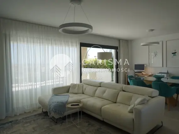 (7) Luksusowy dwupoziomowy penthouse z widokiem na morze