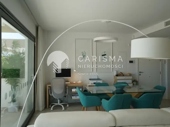 (6) Luksusowy dwupoziomowy penthouse z widokiem na morze
