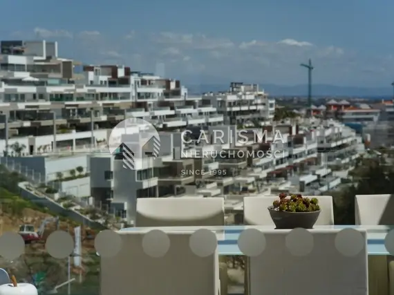 (26) Luksusowy dwupoziomowy penthouse z widokiem na morze