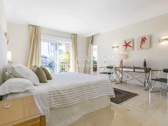 (14) Dwupoziomowy penthouse w pierwszej linii brzegowej Estepona