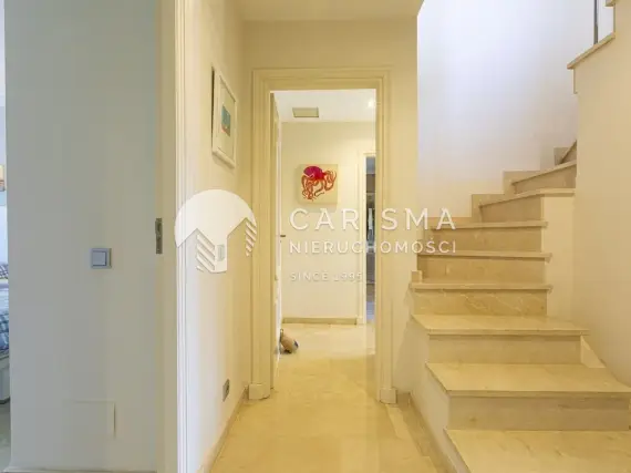 (23) Dwupoziomowy penthouse w pierwszej linii brzegowej Estepona