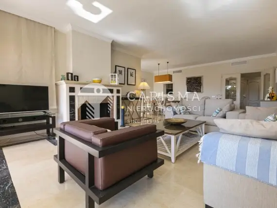 (6) Dwupoziomowy penthouse w pierwszej linii brzegowej Estepona