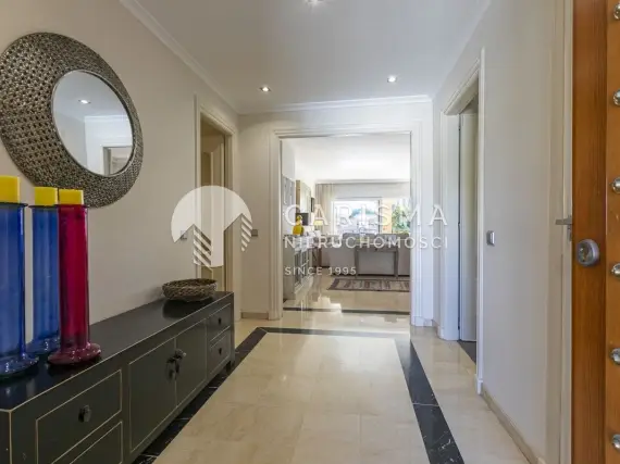 (11) Dwupoziomowy penthouse w pierwszej linii brzegowej Estepona