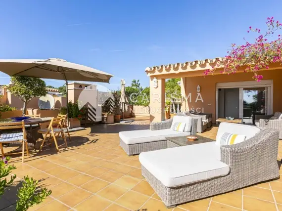 (33) Dwupoziomowy penthouse w pierwszej linii brzegowej Estepona