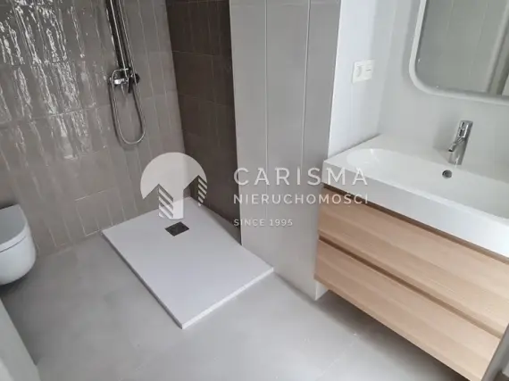 (12) Odnowiony dwupoziomowy penthouse w centrum Malagi