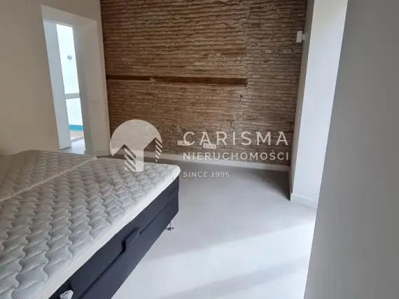 (11) Odnowiony dwupoziomowy penthouse w centrum Malagi