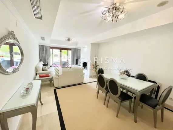 (10) Apartament w uroczo położonym luksusowym kompleksie