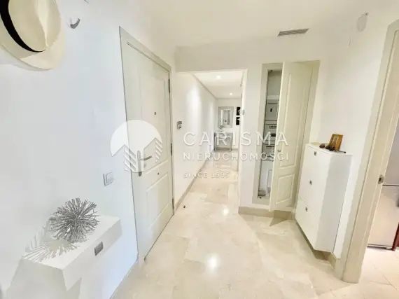(12) Apartament w uroczo położonym luksusowym kompleksie