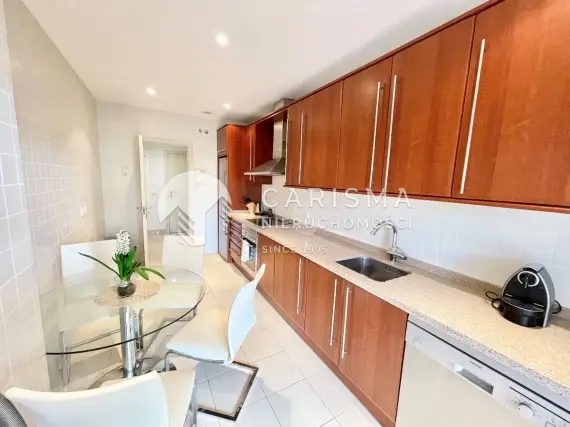 (13) Apartament w uroczo położonym luksusowym kompleksie