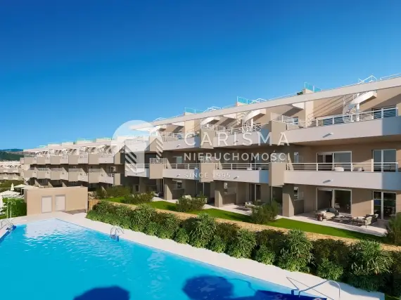 (26) Kolejna faza budowy nowoczesnych apartamentów przy polach golfowych, Estepona