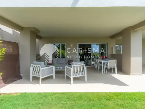 (5) Kolejna faza budowy nowoczesnych apartamentów przy polach golfowych, Estepona