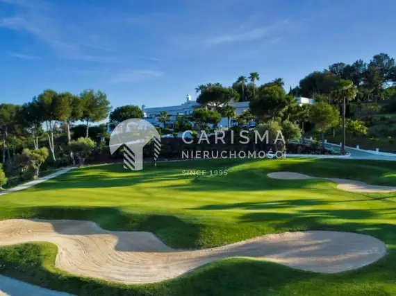 (39) Kolejna faza budowy nowoczesnych apartamentów przy polach golfowych, Estepona