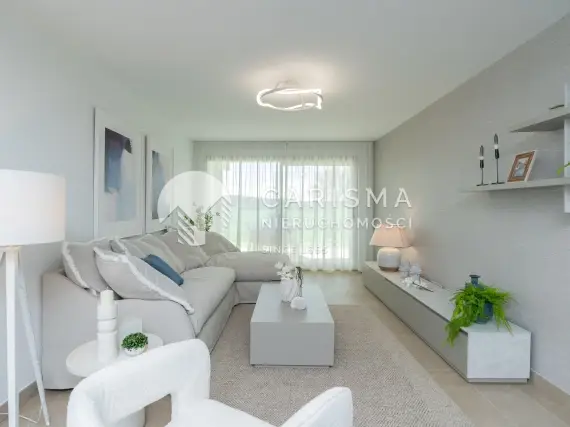 (8) Kolejna faza budowy nowoczesnych apartamentów przy polach golfowych, Estepona
