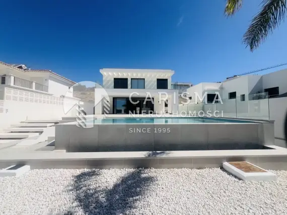 Nowoczesna willa w doskonałej lokalizacji blisko plaży i udogodnień, Mijas Costa 1