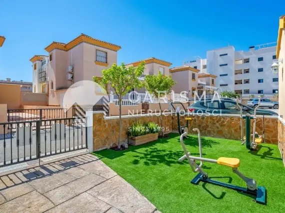 (35) Zadbany apartament z dużym solarium i prywatnym parkingiem, Villamartín