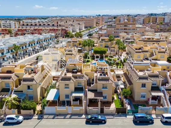 (44) Zadbany apartament z dużym solarium i prywatnym parkingiem, Villamartín