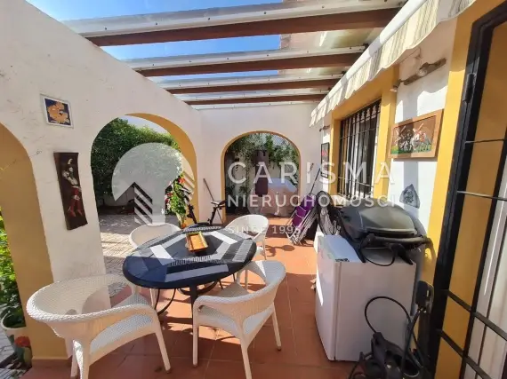 (6) Bliźniak na terenie zamkniętego kompleksu w Calpe
