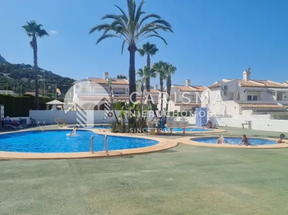 (8) Bliźniak na terenie zamkniętego kompleksu w Calpe