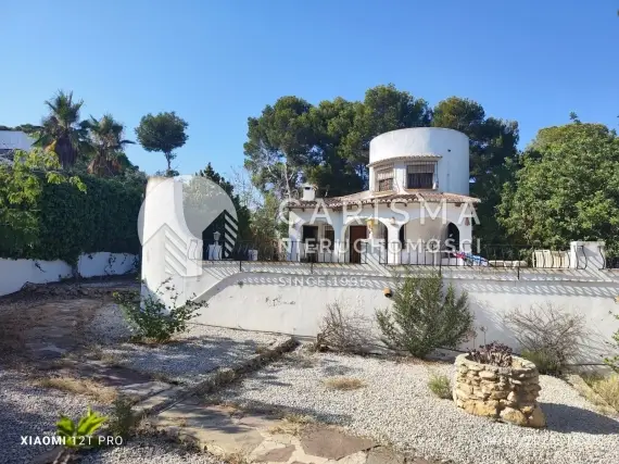 (7) Tradycyjna willa na sprzedaż w prestiżowej lokalizacji – spacerem do centrum Moraira