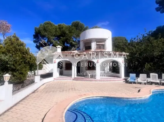 (24) Tradycyjna willa na sprzedaż w prestiżowej lokalizacji – spacerem do centrum Moraira