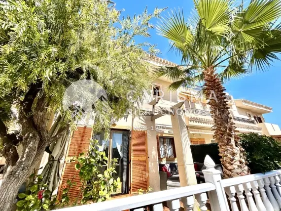 Ładny dom w zabudowie szeregowej w Playa Flamenca, Costa Blanca 1