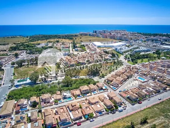 (7) Willa z prywatnym basenem i solarium w Punta Prima Costa Blanca blisko morza i golfa