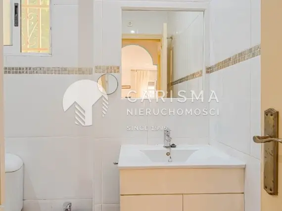 (27) Willa z prywatnym basenem i solarium w Punta Prima Costa Blanca blisko morza i golfa