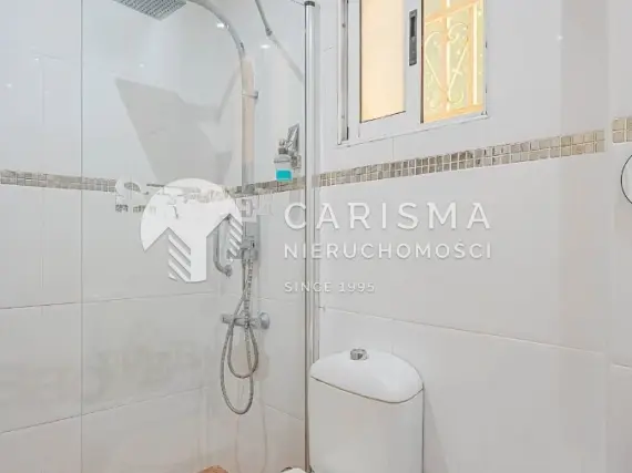 (28) Willa z prywatnym basenem i solarium w Punta Prima Costa Blanca blisko morza i golfa