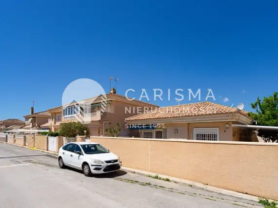 (40) Willa z prywatnym basenem i solarium w Punta Prima Costa Blanca blisko morza i golfa