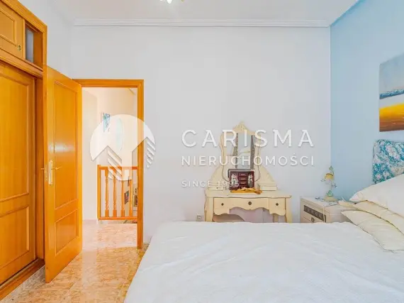 (39) Dom z widokiem na morze i tarasem dachowym w Punta Prima blisko plaży Costa Blanca