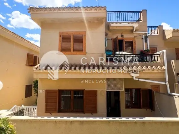 Apartament z dużym patio i basenem w zamkniętym osiedlu Costa Blanca na sprzedaż 1