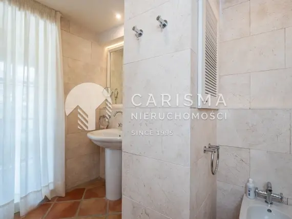 (23) Hotel na sprzedaż w Fuengirola z widokiem na morze, SPA, basenem i działką 4000 m²