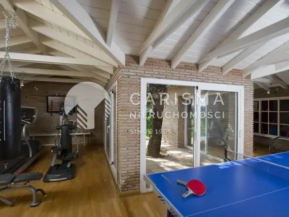 (35) Hotel na sprzedaż w Fuengirola z widokiem na morze, SPA, basenem i działką 4000 m²