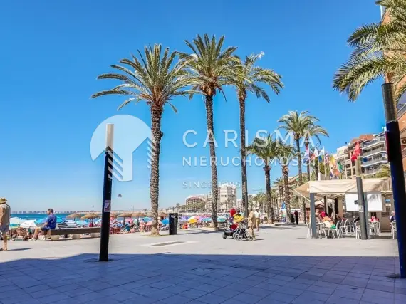 Wyremontowany apartament blisko morza w Torrevieja z tarasem i bocznym widokiem na morze 1