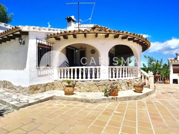 (5) Urokliwa willa z panoramicznym widokiem na morze w Moraira