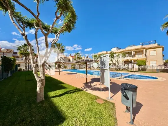(44) Szeregowiec w Las Filipinas – taras dachowy, parking, basen i spokojna lokalizacja Orihuela Costa