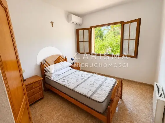 (5) Urokliwy bungalow w spokojnej części Calpe – blisko plaży i wszystkich udogodnień